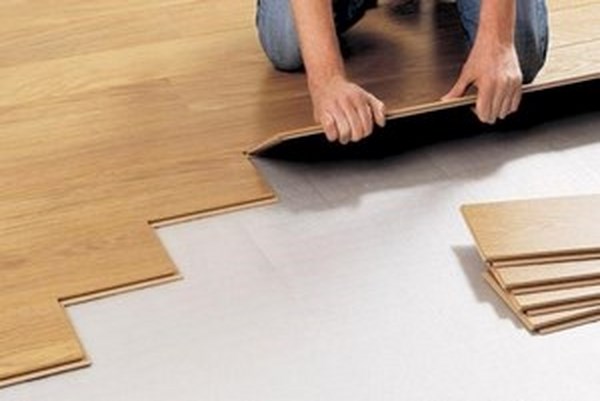 Lót sàn gỗ công nghiệp